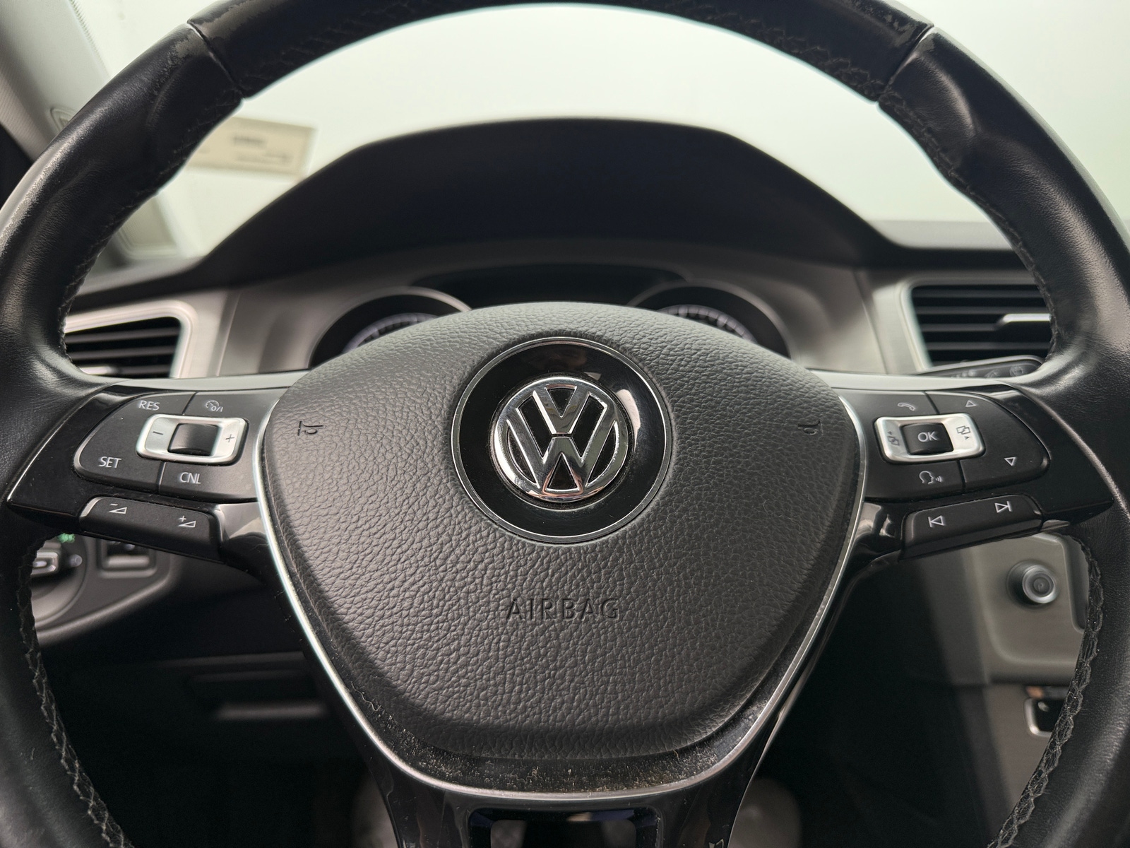 Thumbnail: 2017 Volkswagen Golf - 5
