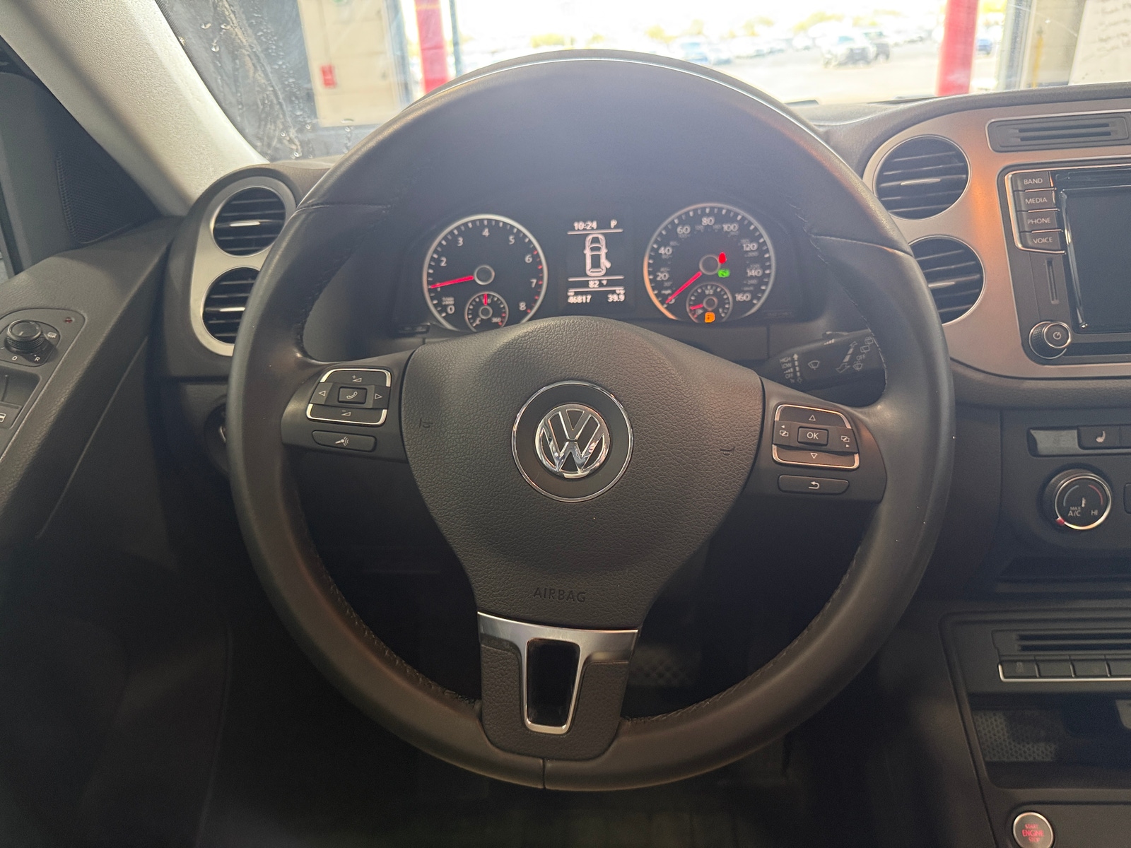 Thumbnail: 2017 Volkswagen Tiguan - 4