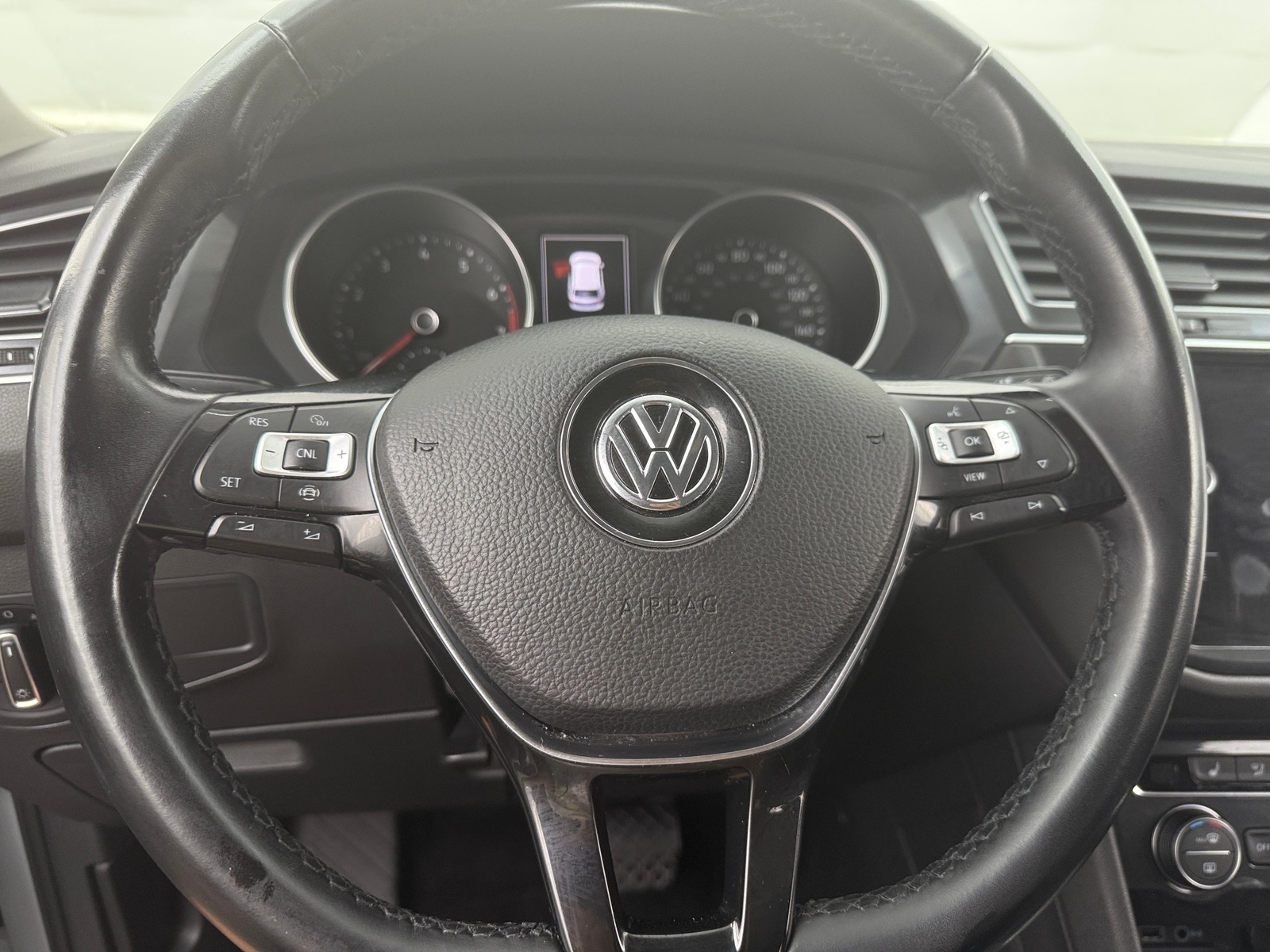 Thumbnail: 2019 Volkswagen Tiguan - 4