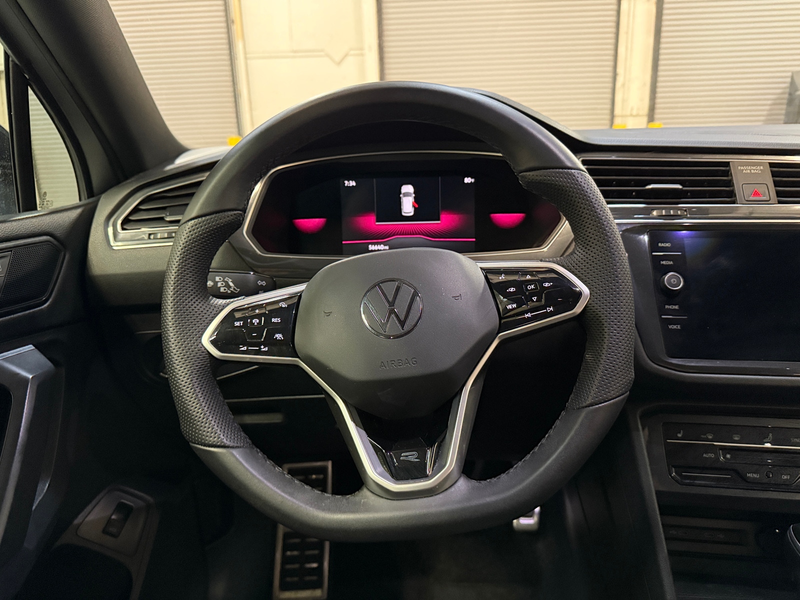 Thumbnail: 2022 Volkswagen Tiguan - 4