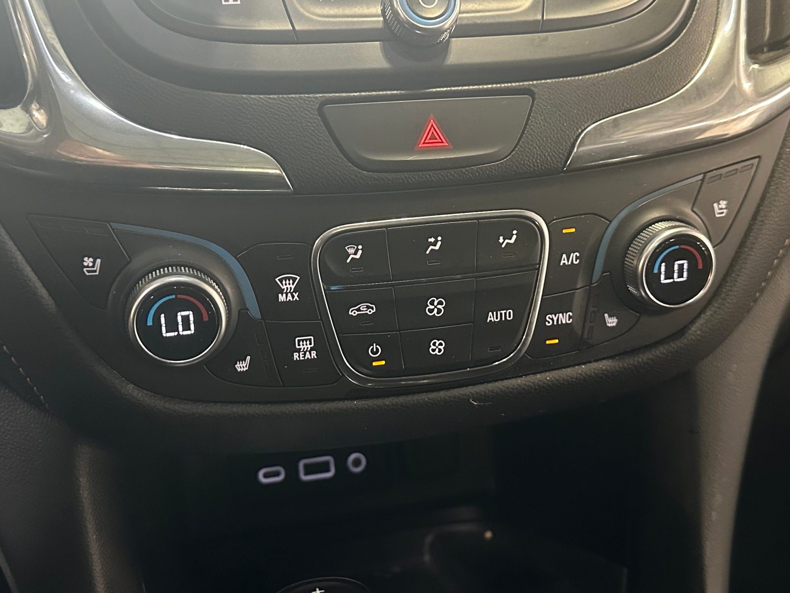 Thumbnail: 2019 Chevrolet Equinox - 3