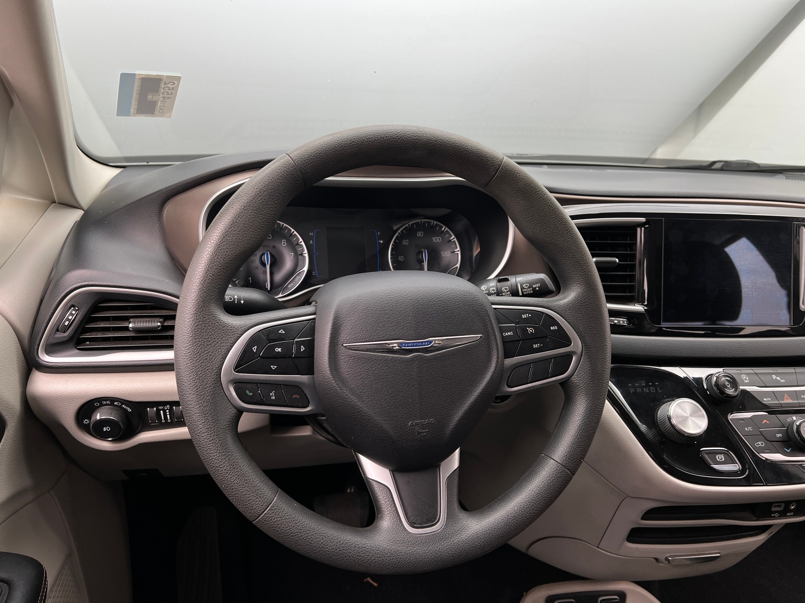 Thumbnail: 2018 Chrysler Pacifica - 5