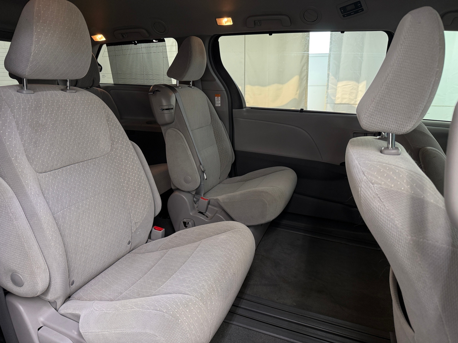 Thumbnail: 2019 Toyota Sienna - 6