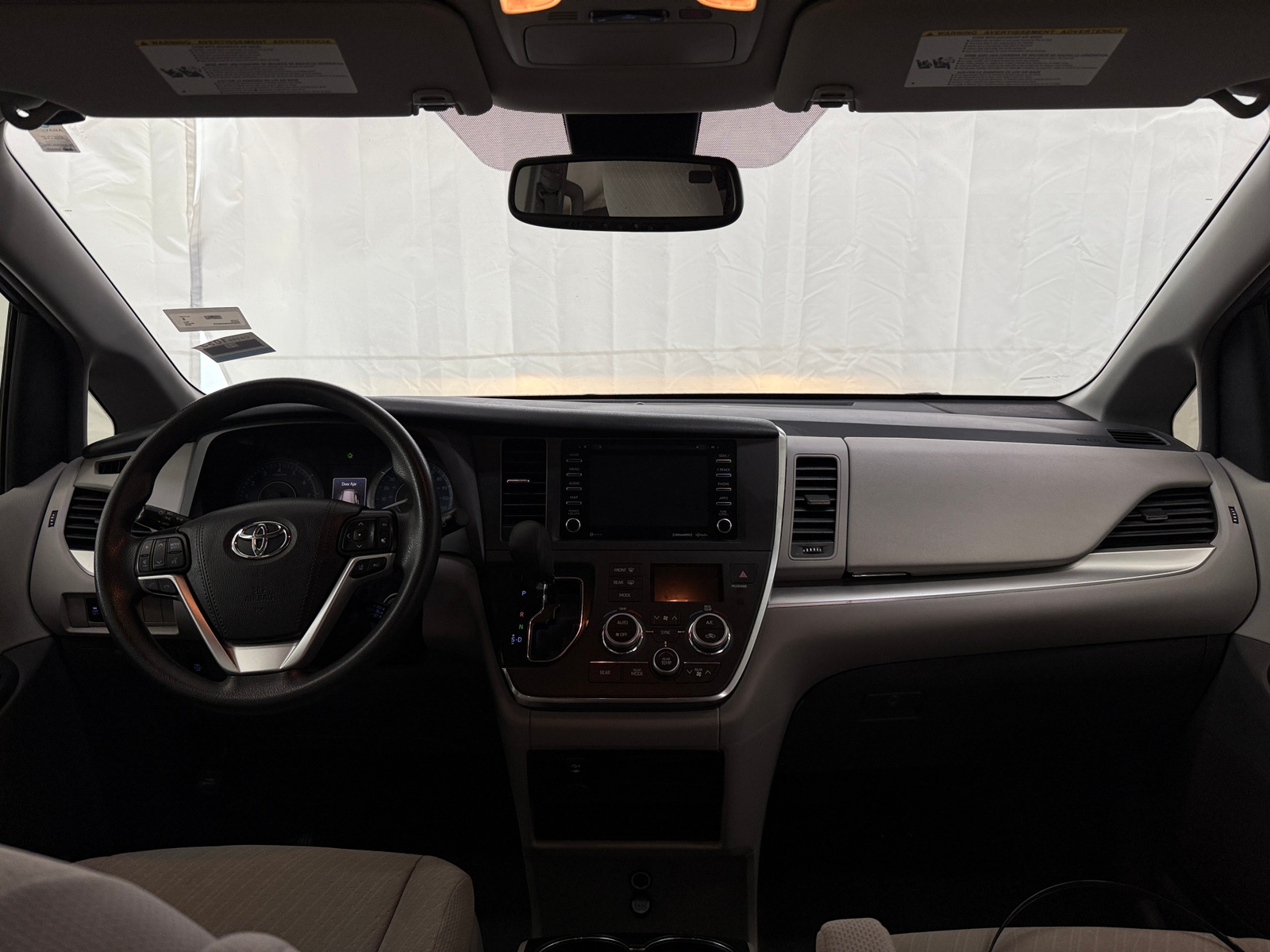 Thumbnail: 2019 Toyota Sienna - 3