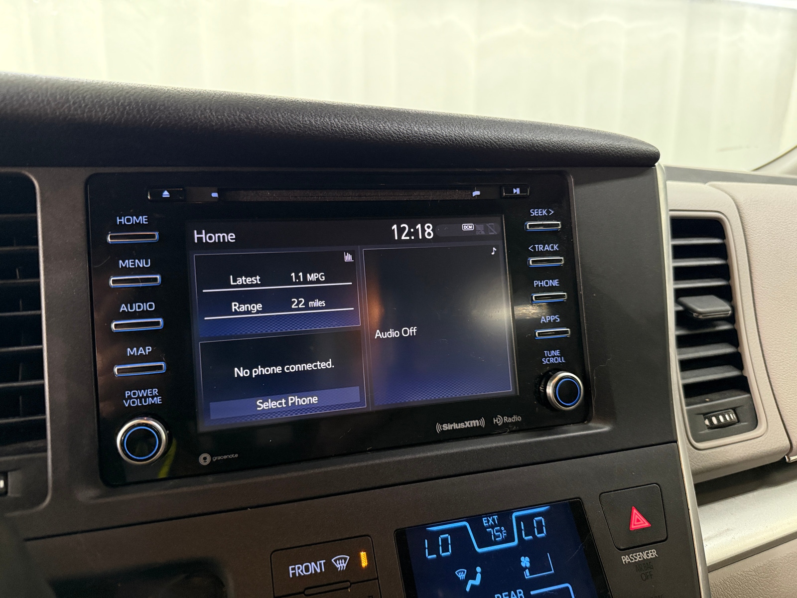 Thumbnail: 2019 Toyota Sienna - 4