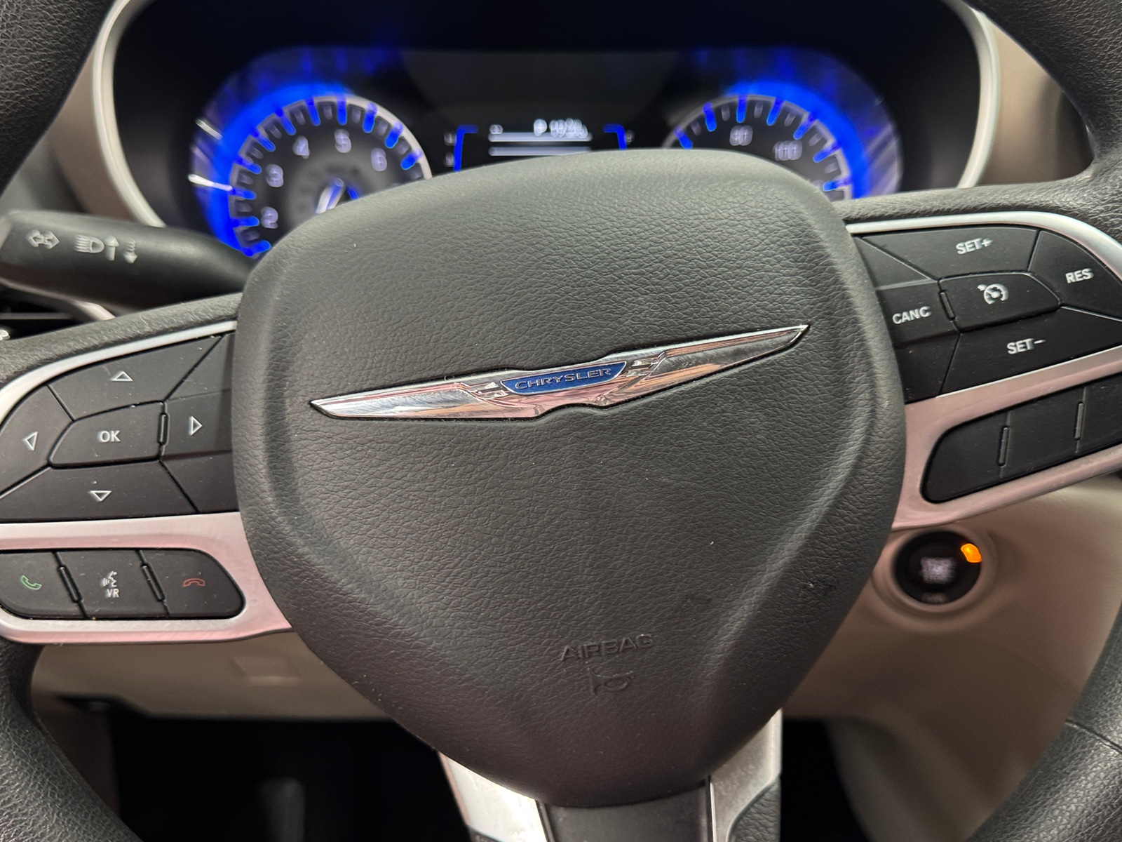 Thumbnail: 2018 Chrysler Pacifica - 5