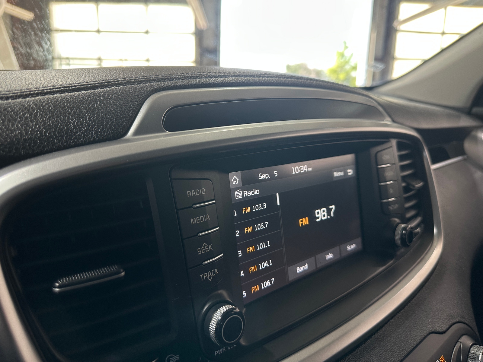 Thumbnail: 2020 Kia Sorento - 4