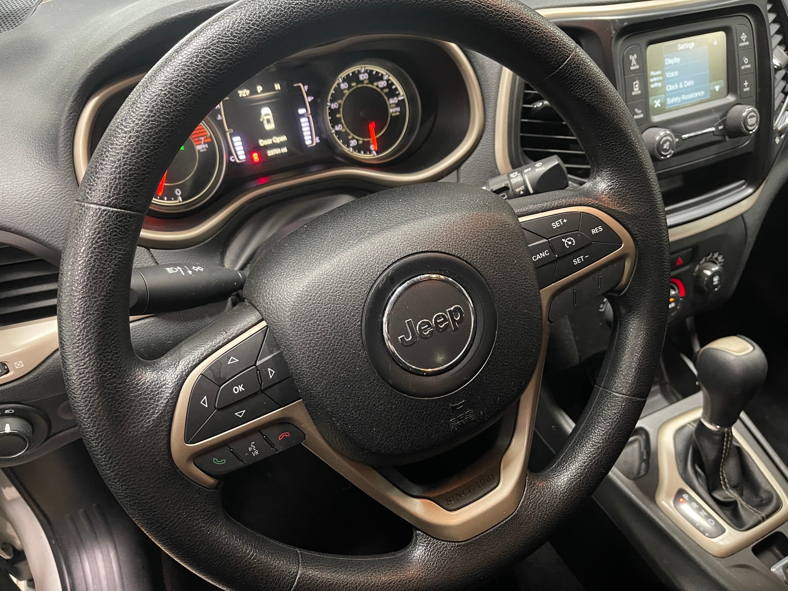 Thumbnail: 2016 Jeep Cherokee - 5