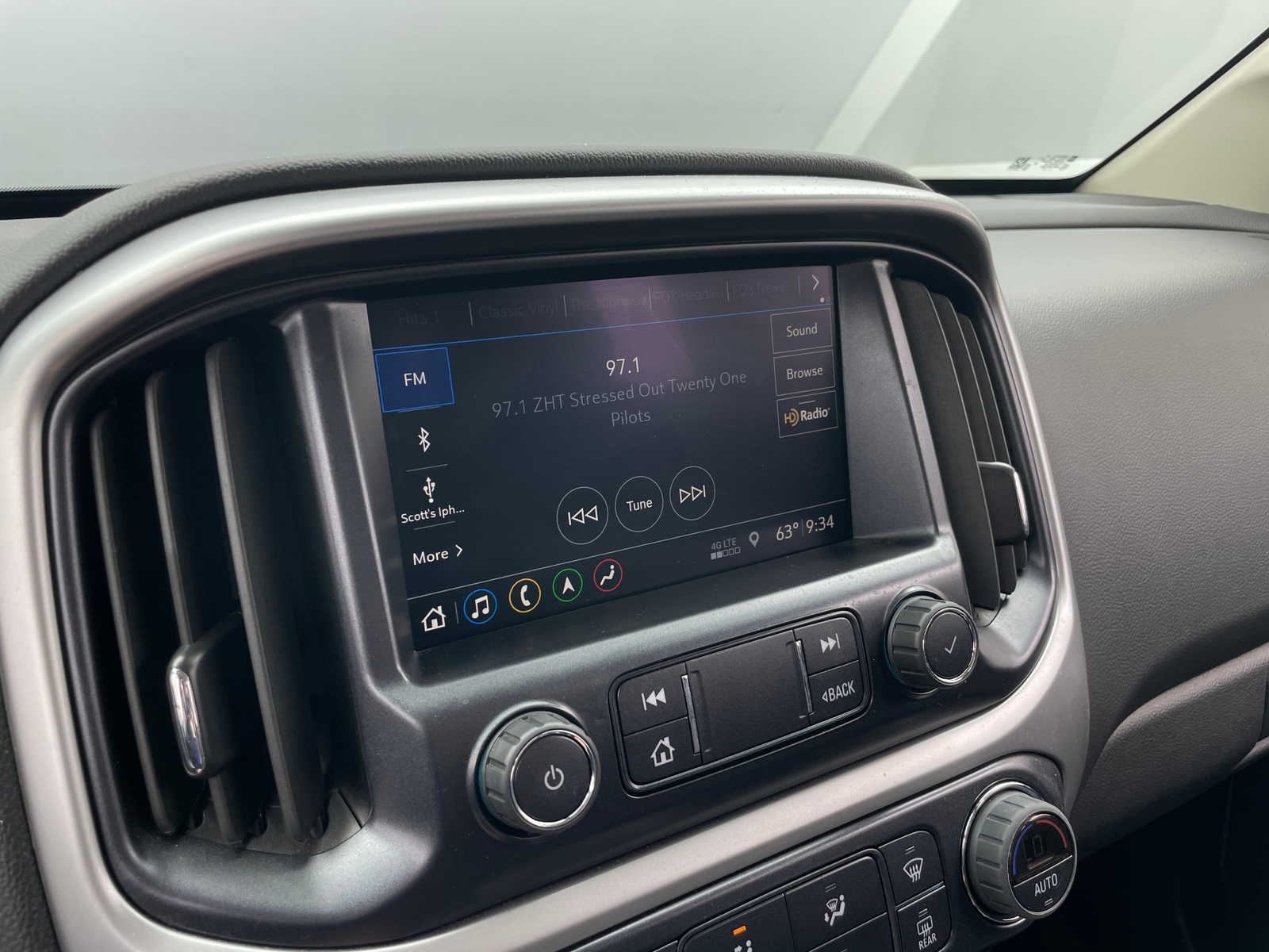 Thumbnail: 2022 Chevrolet Colorado - 3