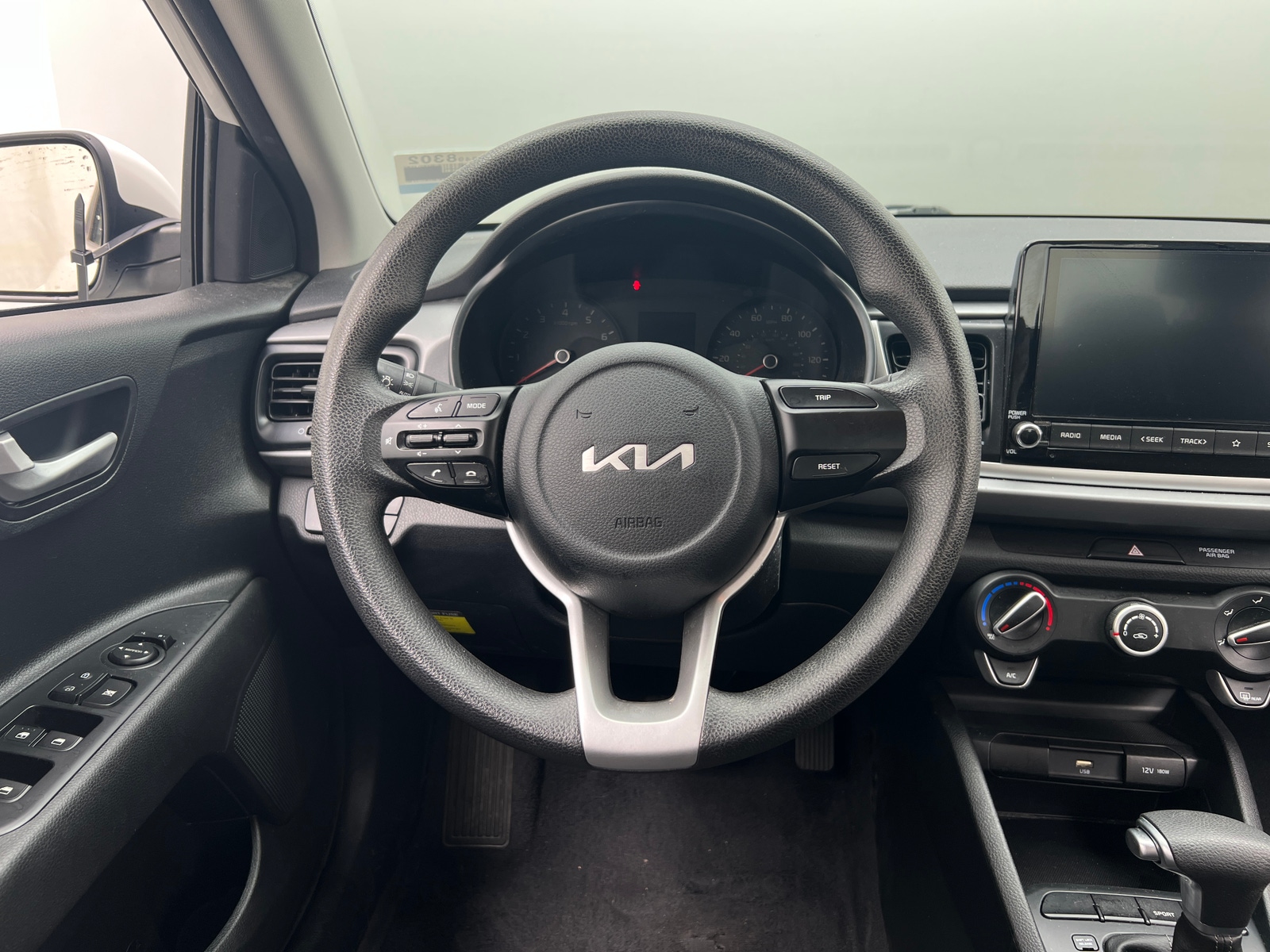 Thumbnail: 2022 Kia Rio - 5