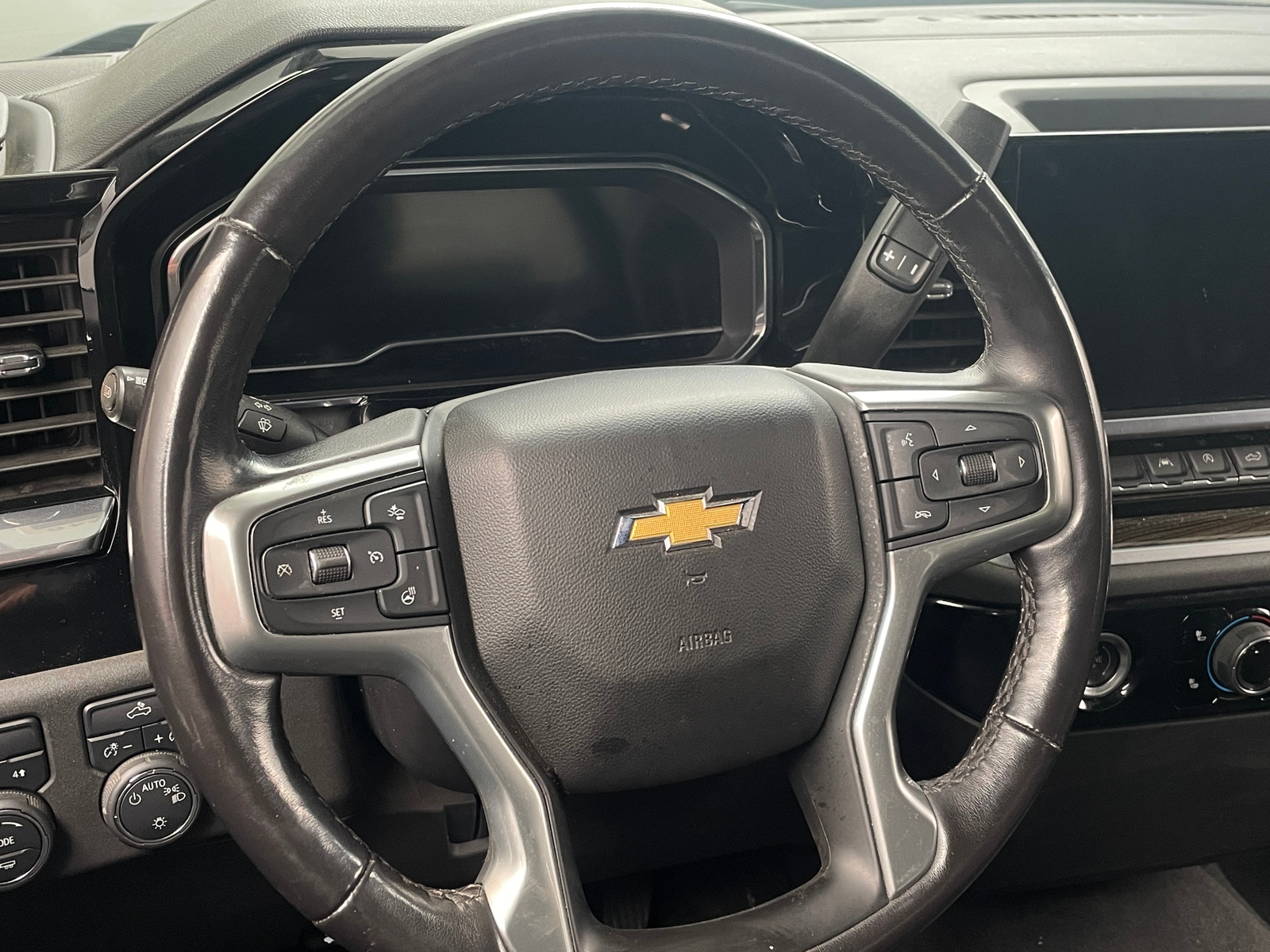 Thumbnail: 2022 Chevrolet Silverado 1500 - 5