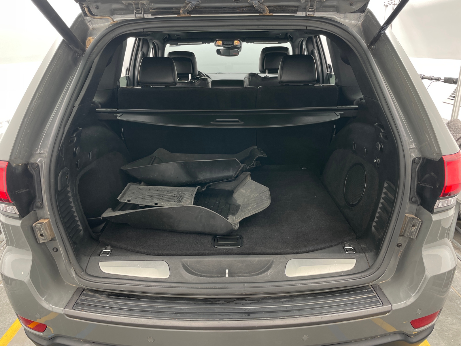 Thumbnail: 2019 Jeep Grand Cherokee - 6