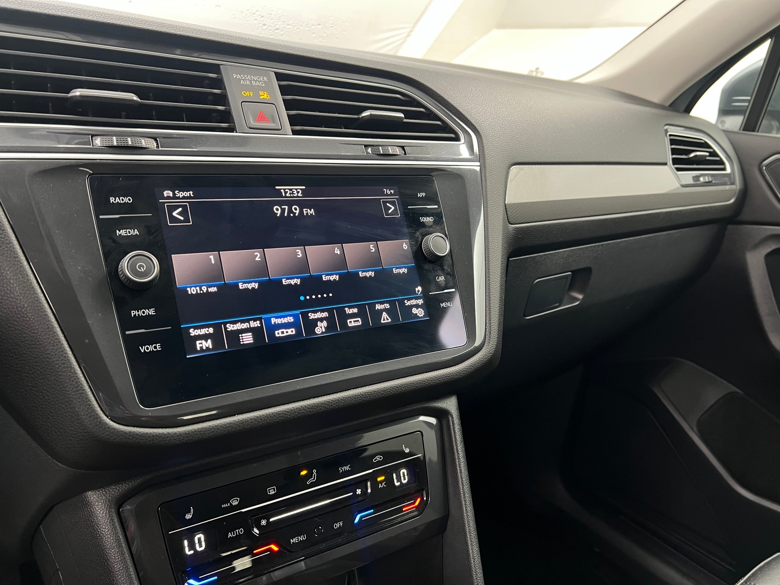 Thumbnail: 2024 Volkswagen Tiguan - 3