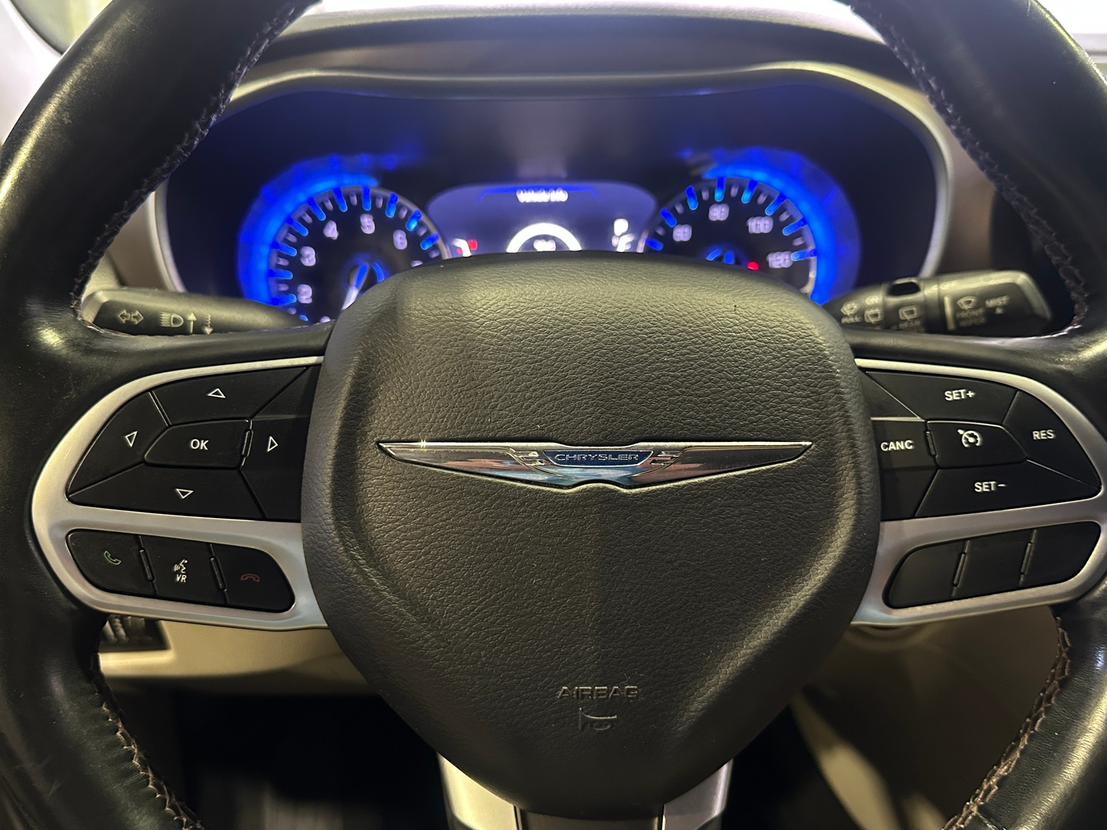 Thumbnail: 2018 Chrysler Pacifica - 4