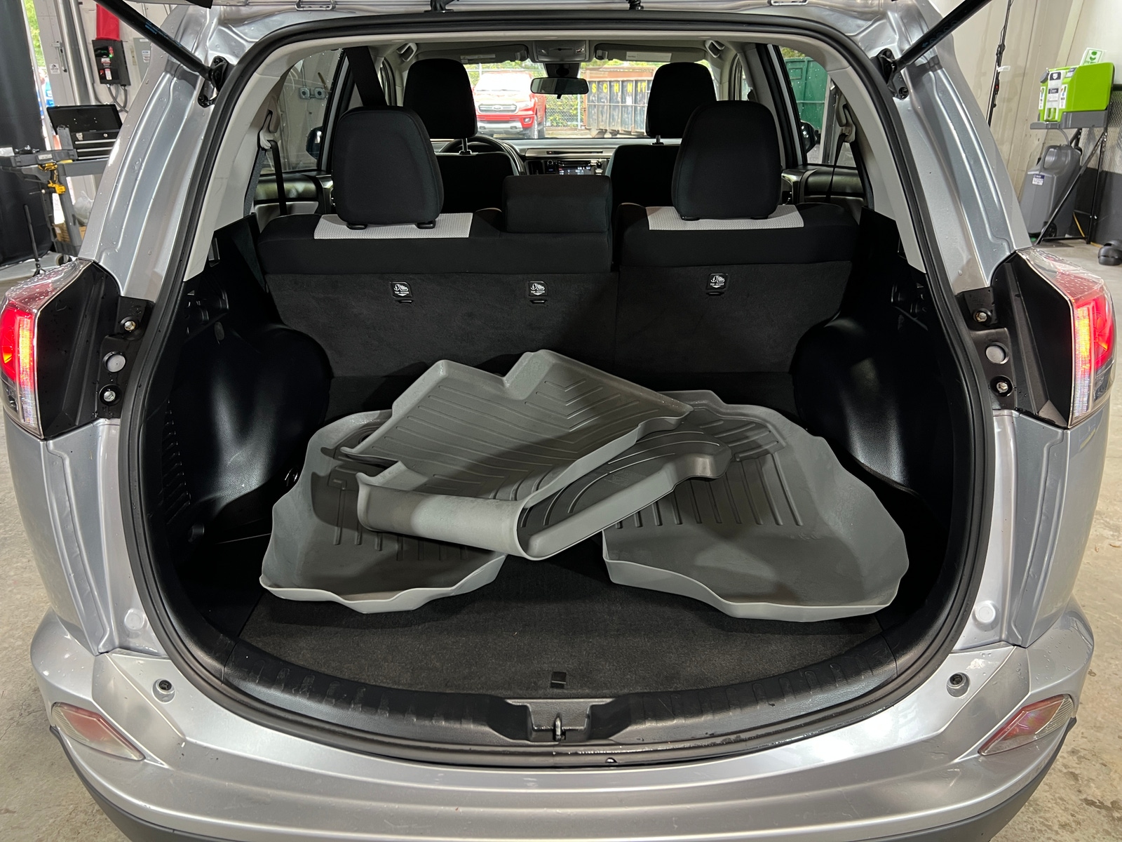 Thumbnail: 2018 Toyota RAV4 - 7