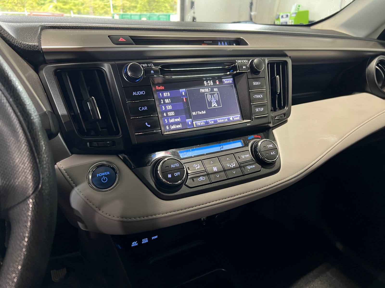 Thumbnail: 2018 Toyota RAV4 - 4