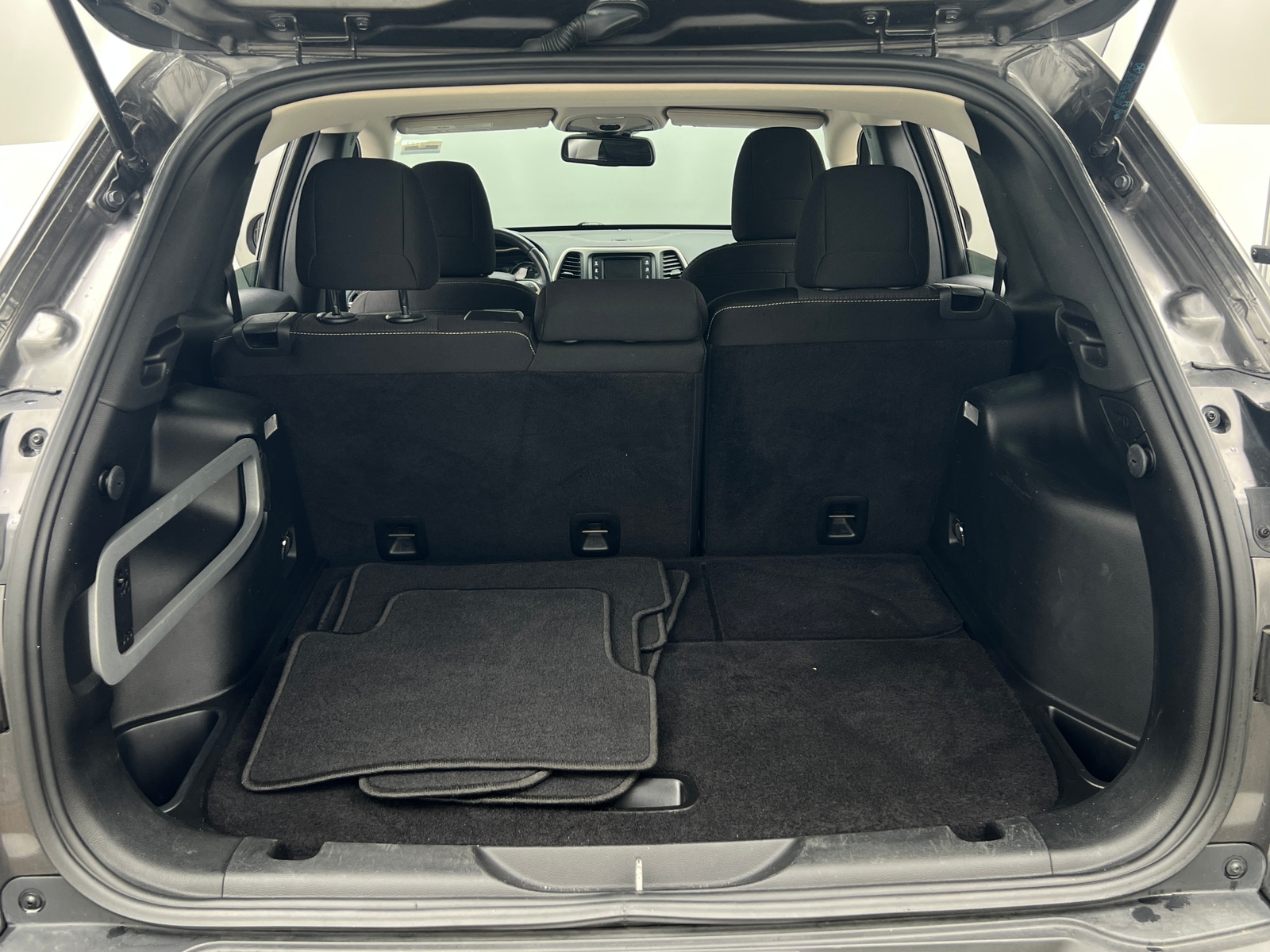 Thumbnail: 2015 Jeep Cherokee - 7