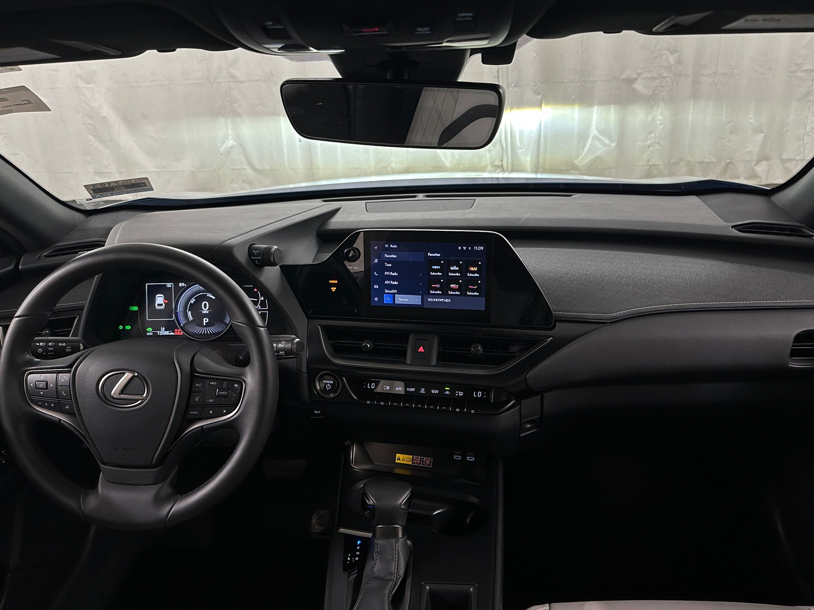 Thumbnail: 2023 Lexus UX - 2