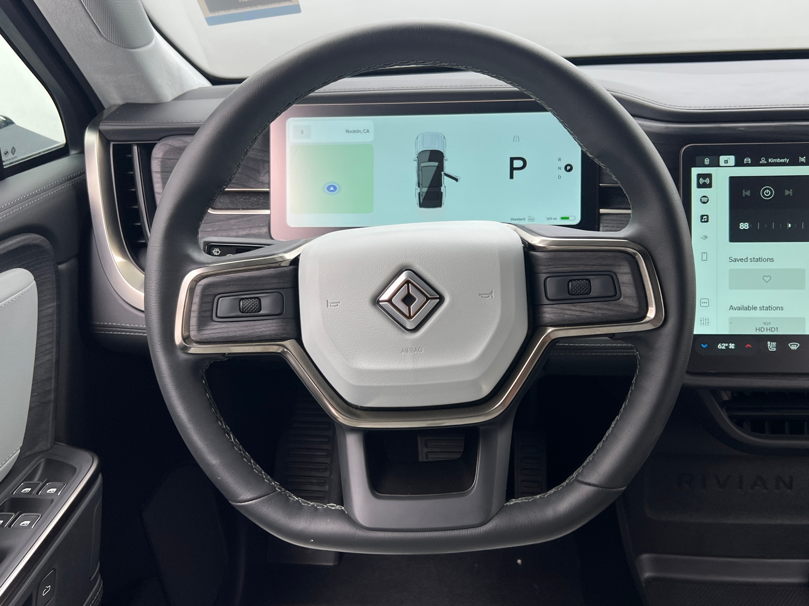 Thumbnail: 2025 Rivian R1S - 4