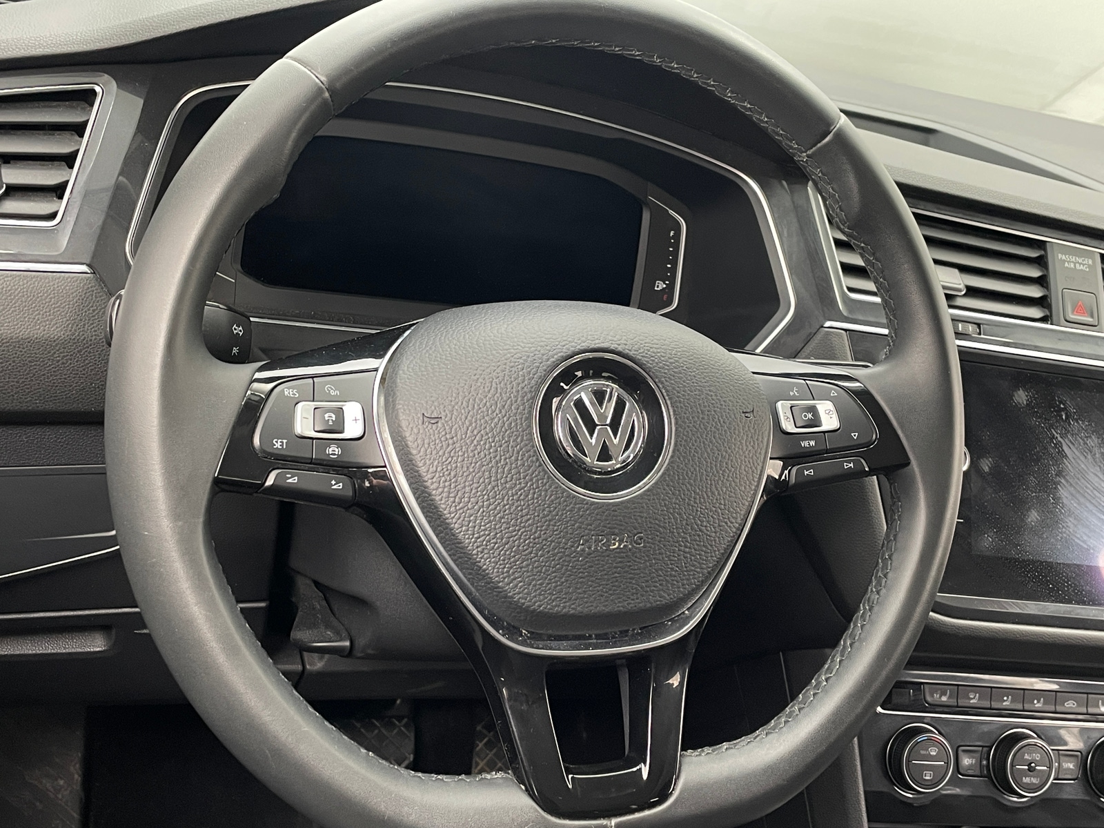 Thumbnail: 2020 Volkswagen Tiguan - 4