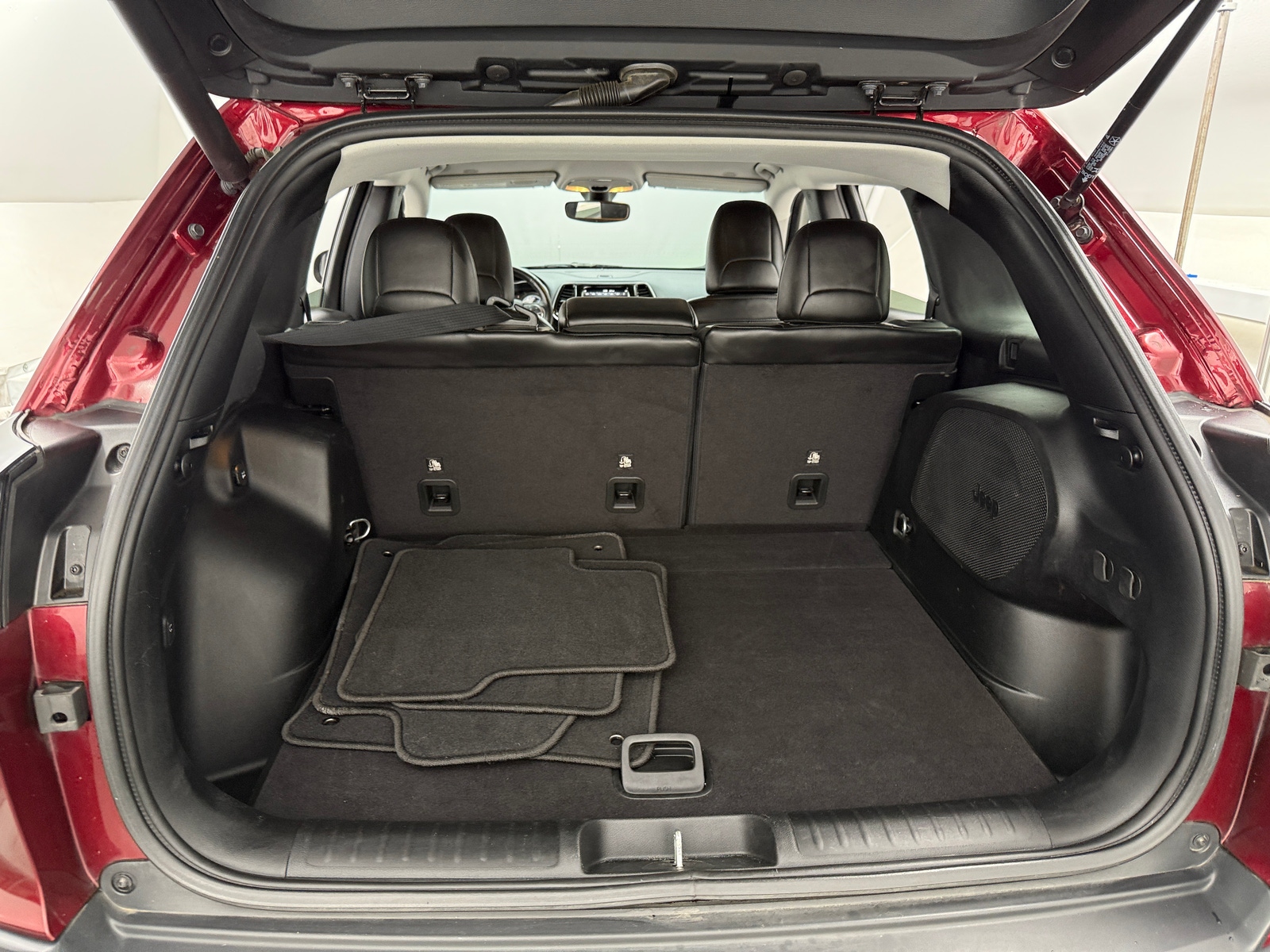 Thumbnail: 2019 Jeep Cherokee - 6