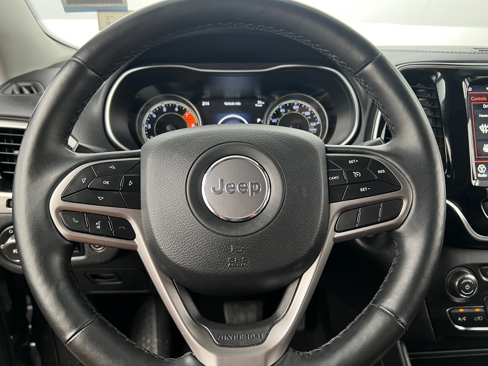 Thumbnail: 2019 Jeep Cherokee - 4