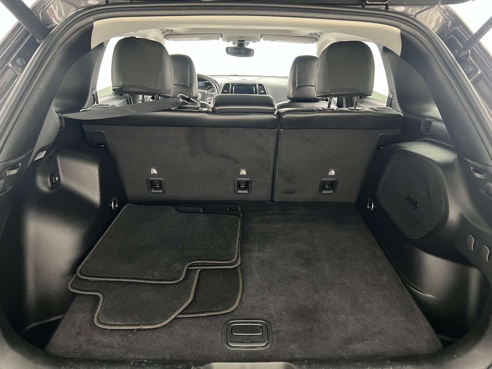 Thumbnail: 2019 Jeep Cherokee - 6