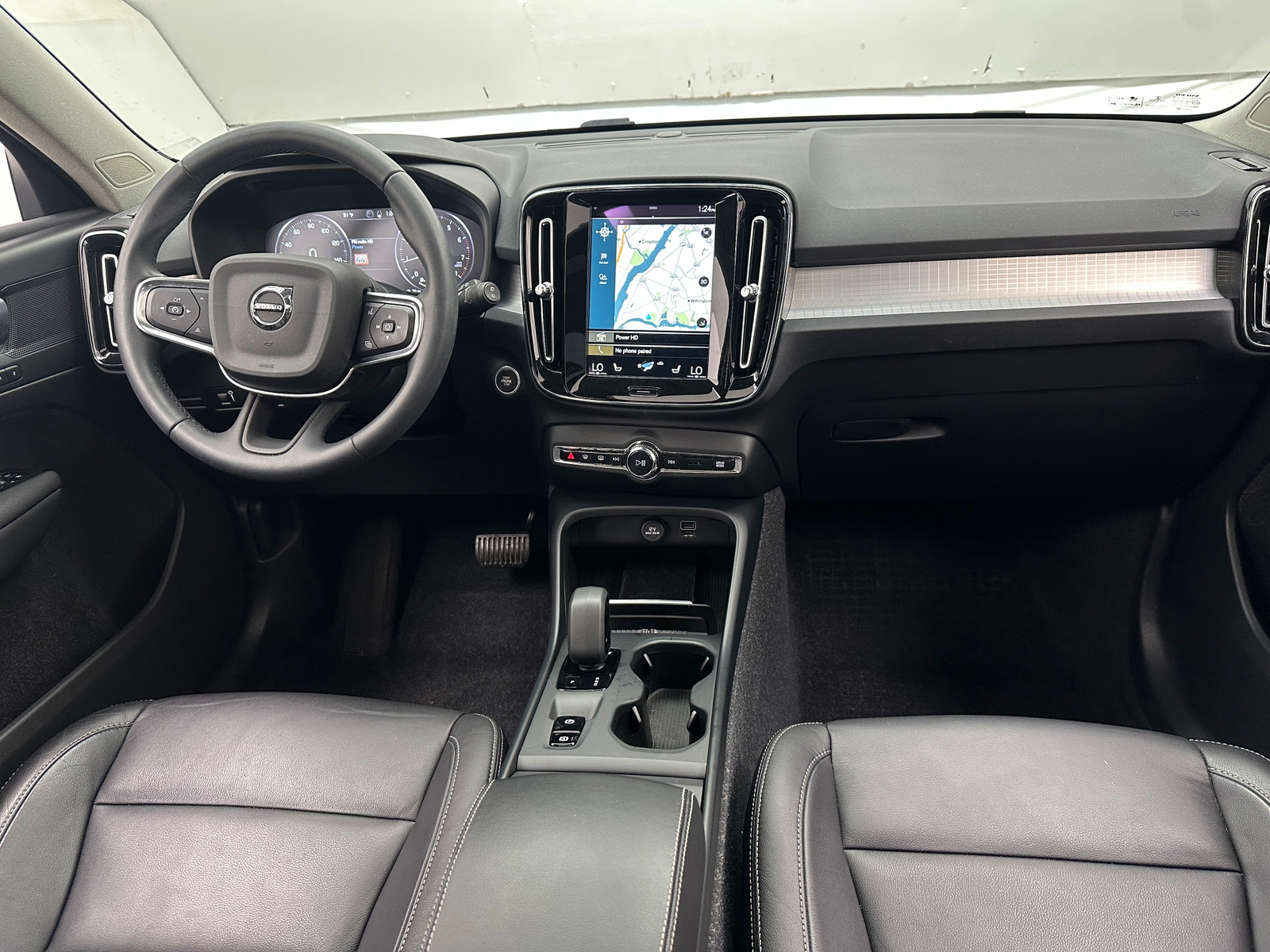 Thumbnail: 2022 Volvo XC40 - 2