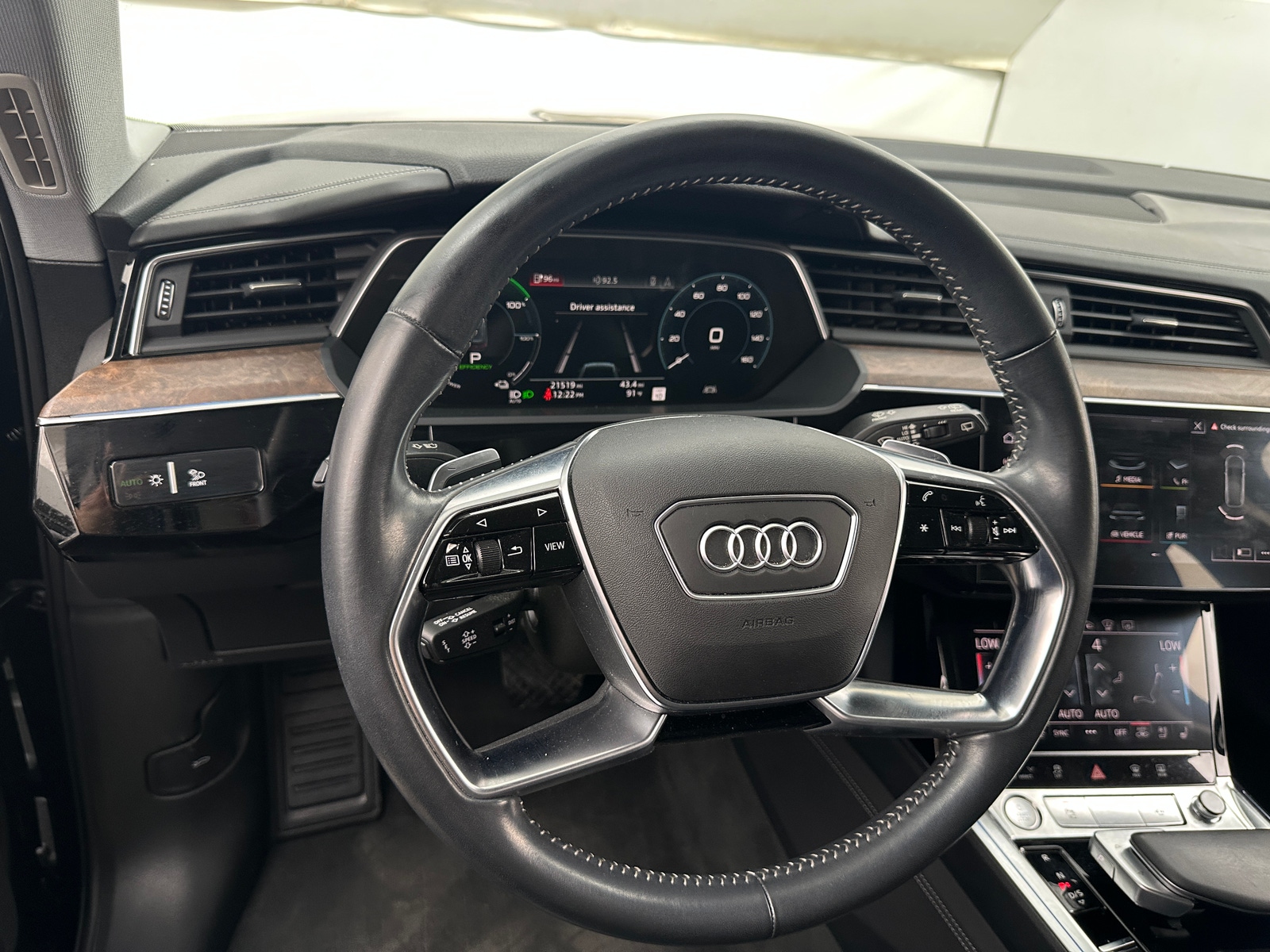 Thumbnail: 2019 Audi e-tron - 4