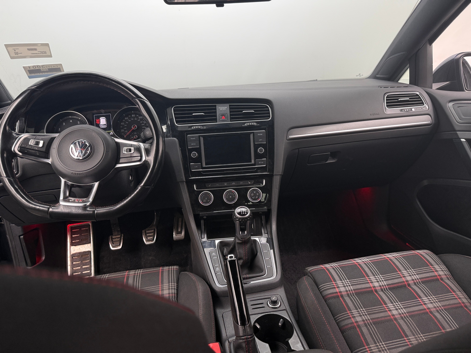 Thumbnail: 2018 Volkswagen Golf - 3