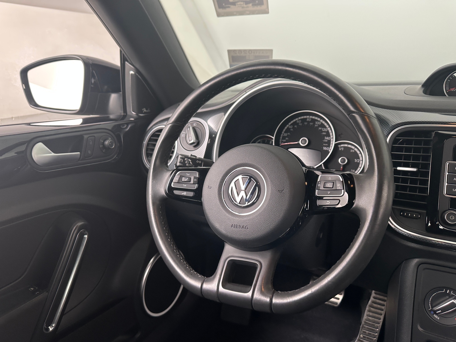 Thumbnail: 2015 Volkswagen Beetle - 5