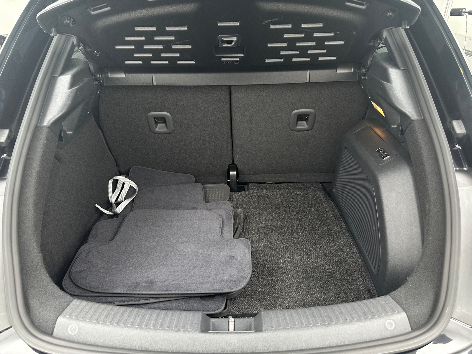 Thumbnail: 2015 Volkswagen Beetle - 7