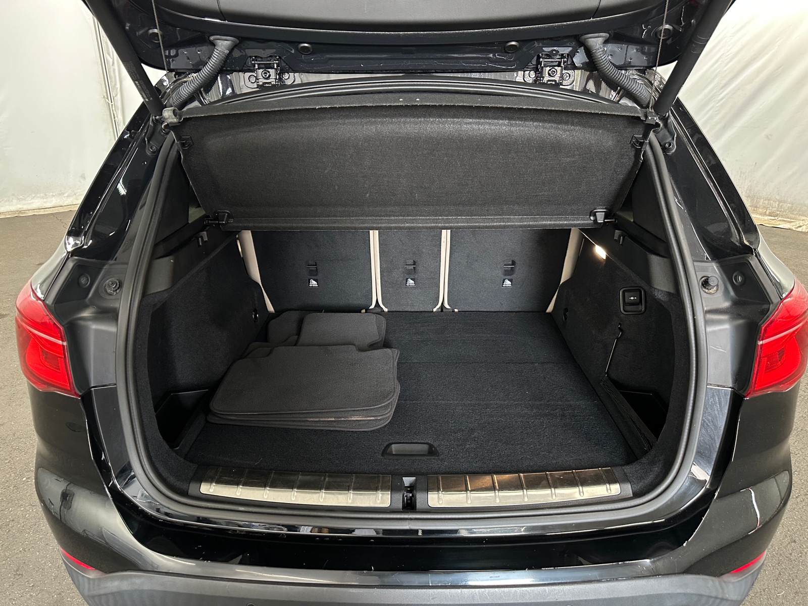 Thumbnail: 2019 BMW X1 - 6