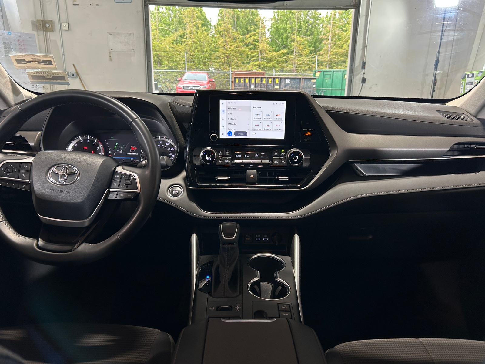 Thumbnail: 2023 Toyota Highlander - 3