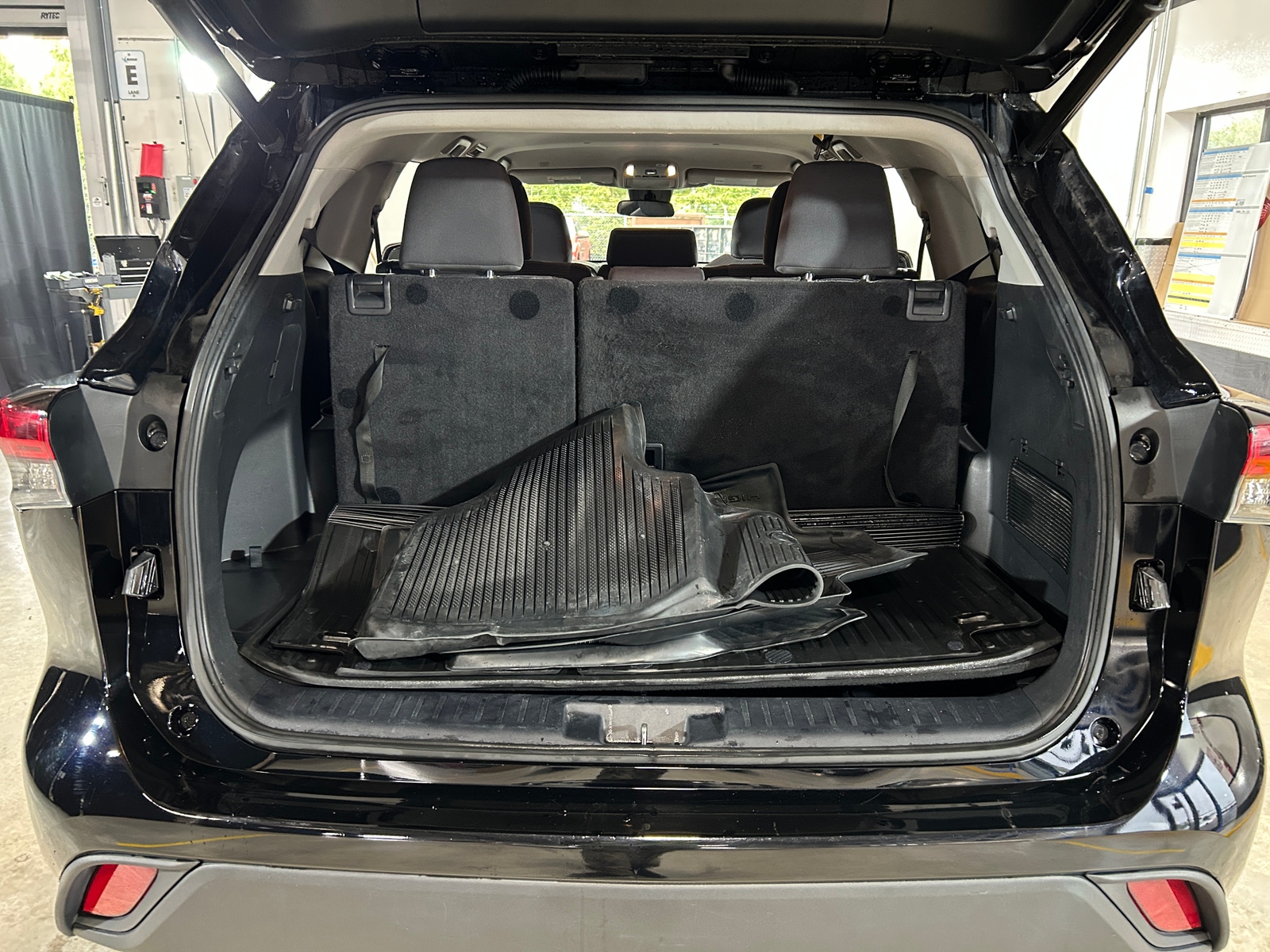 Thumbnail: 2023 Toyota Highlander - 7