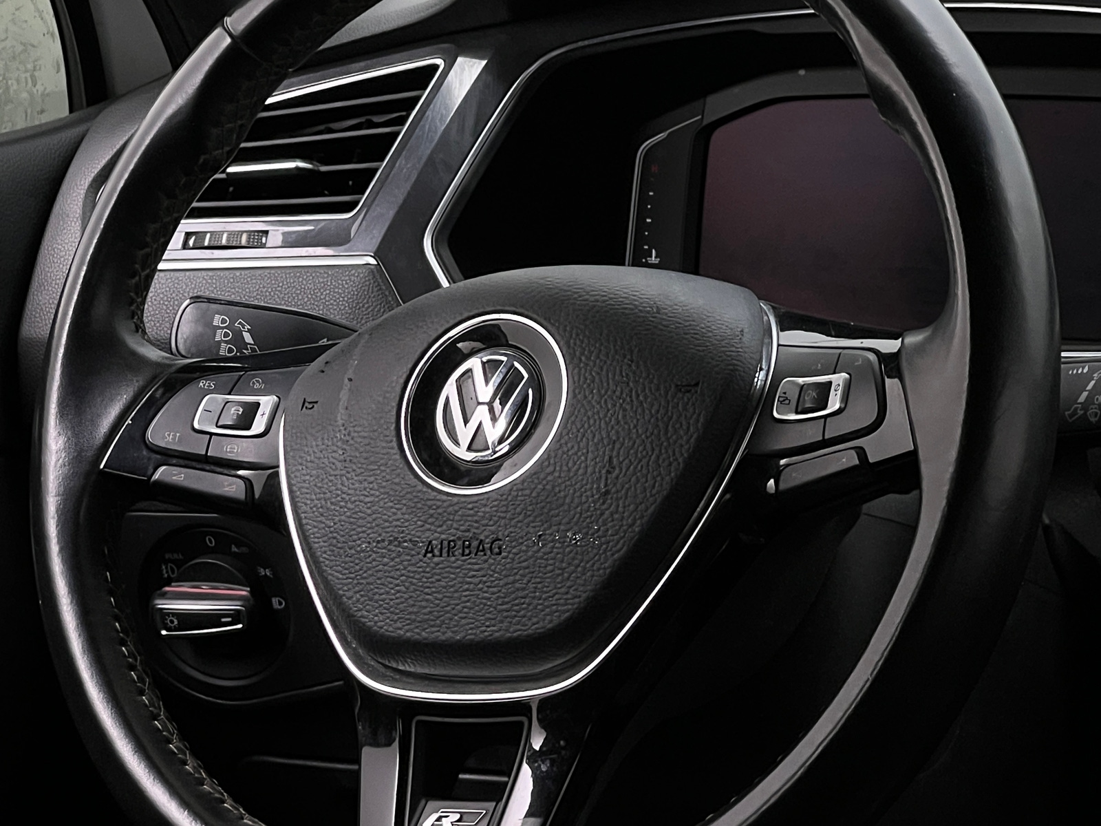 Thumbnail: 2021 Volkswagen Tiguan - 4