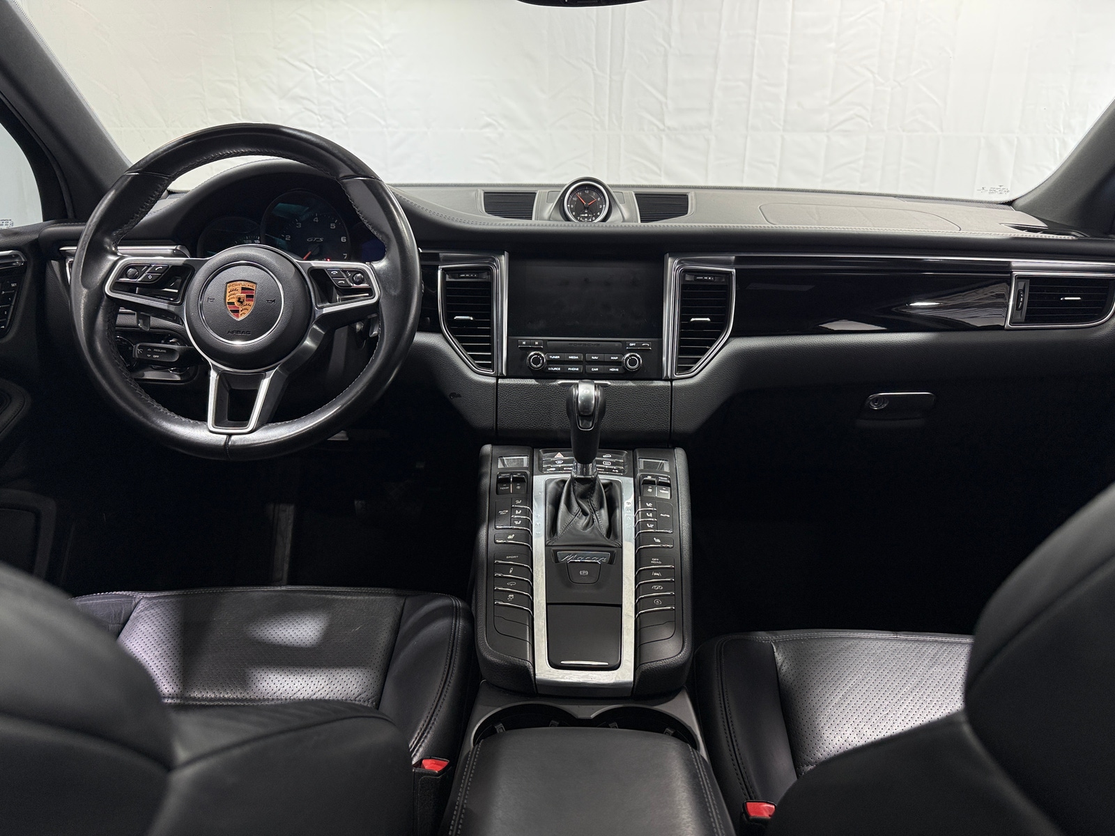 Thumbnail: 2018 Porsche Macan - 2