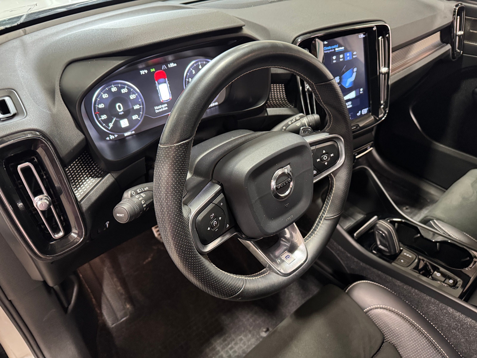 Thumbnail: 2020 Volvo XC40 - 2