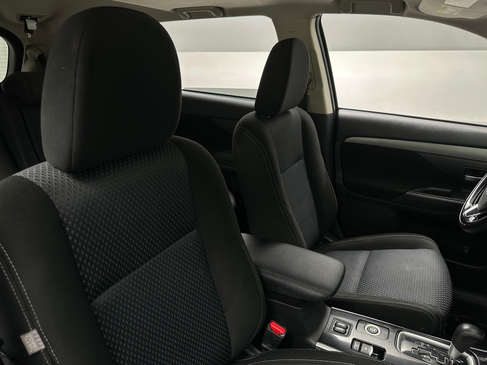 Thumbnail: 2017 Mitsubishi Outlander - 2