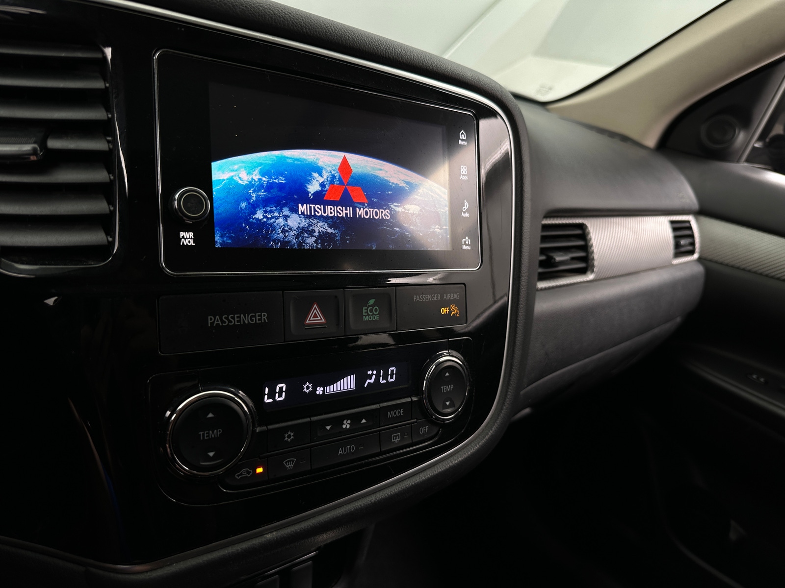 Thumbnail: 2017 Mitsubishi Outlander - 4