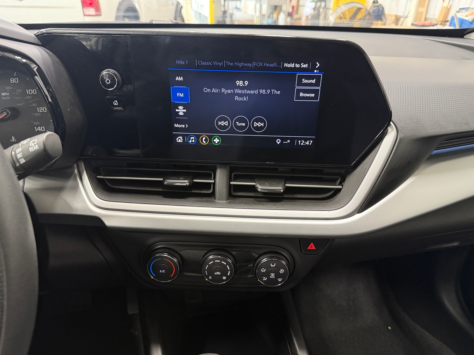 Thumbnail: 2025 Chevrolet Trax - 4