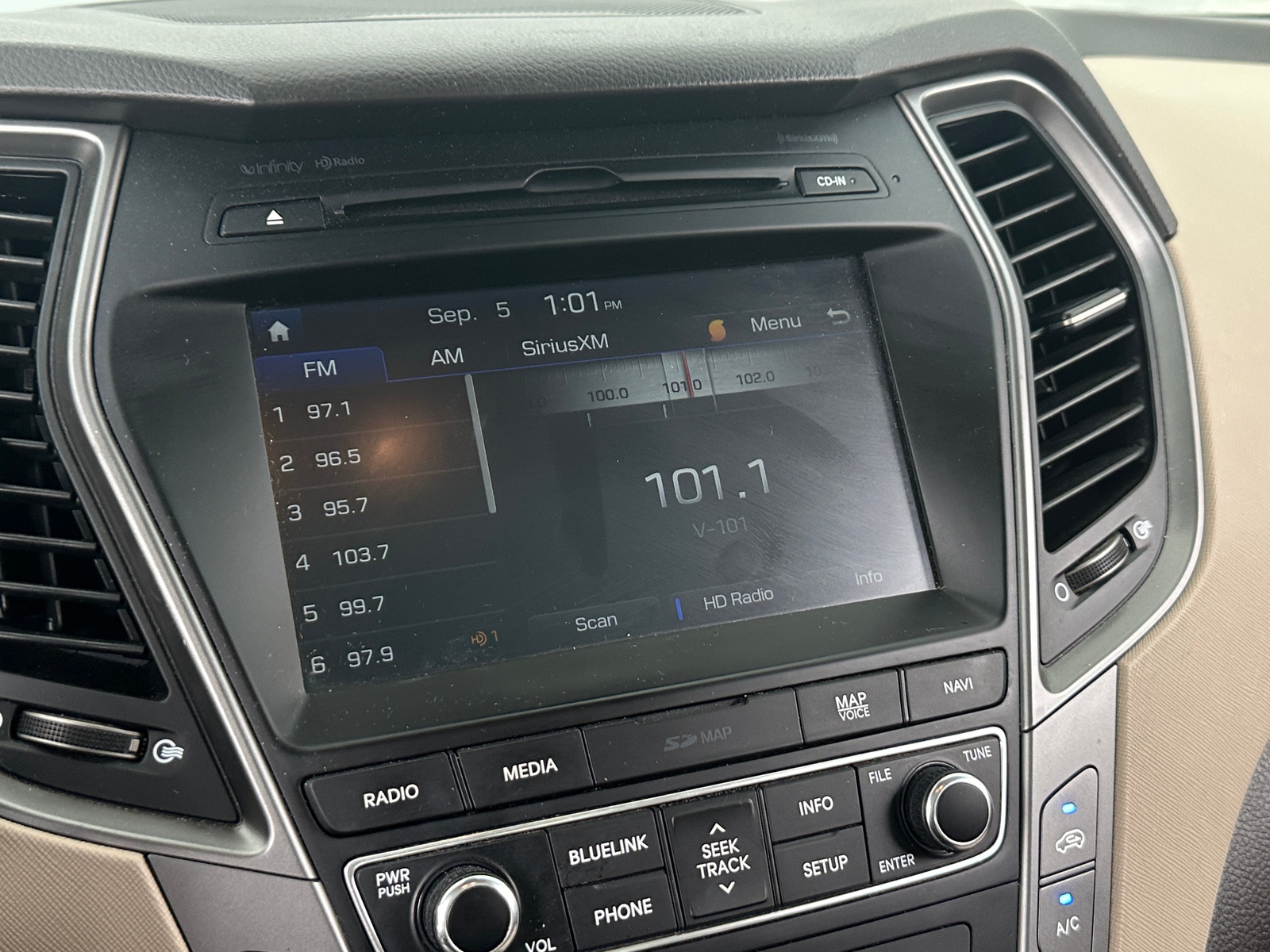 Thumbnail: 2017 Hyundai Santa Fe - 3