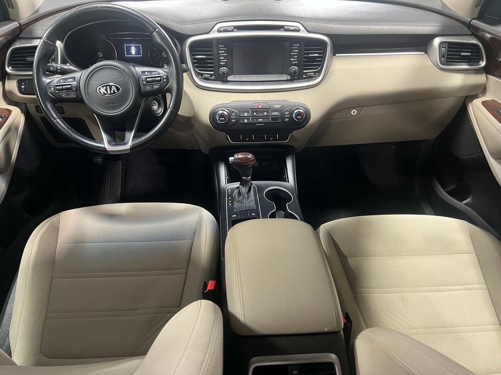 Thumbnail: 2017 Kia Sorento - 3