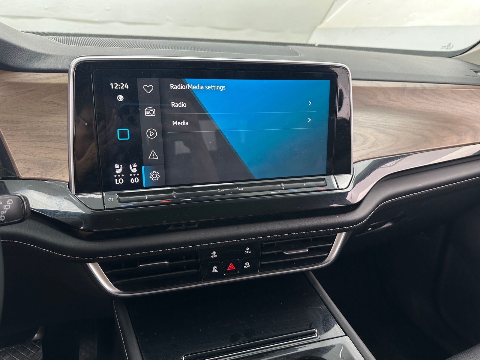 Thumbnail: 2024 Volkswagen Atlas - 3