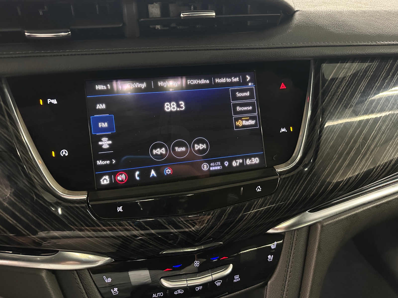 Thumbnail: 2025 Cadillac XT6 - 3