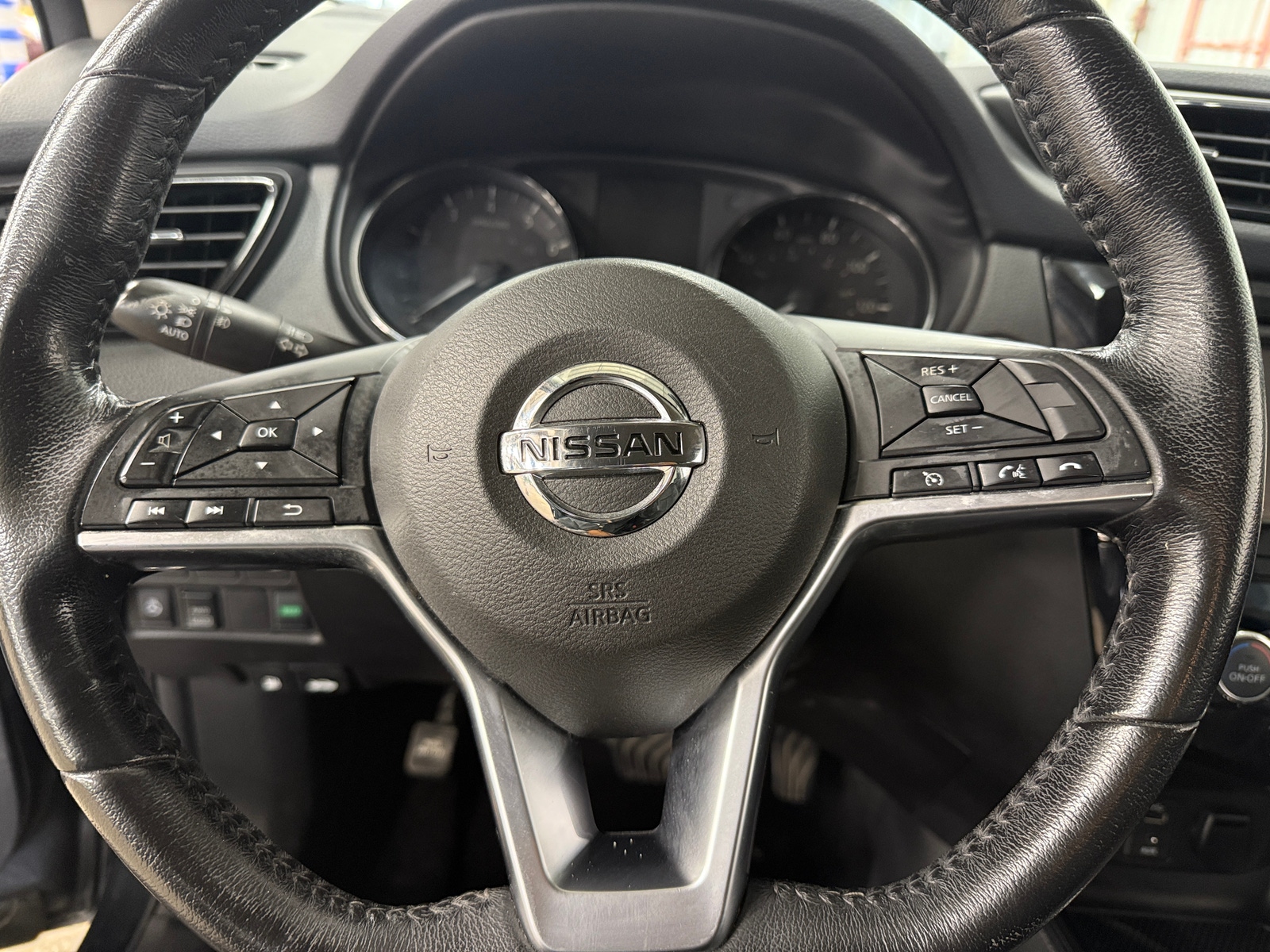 Thumbnail: 2017 Nissan Rogue Sport - 4