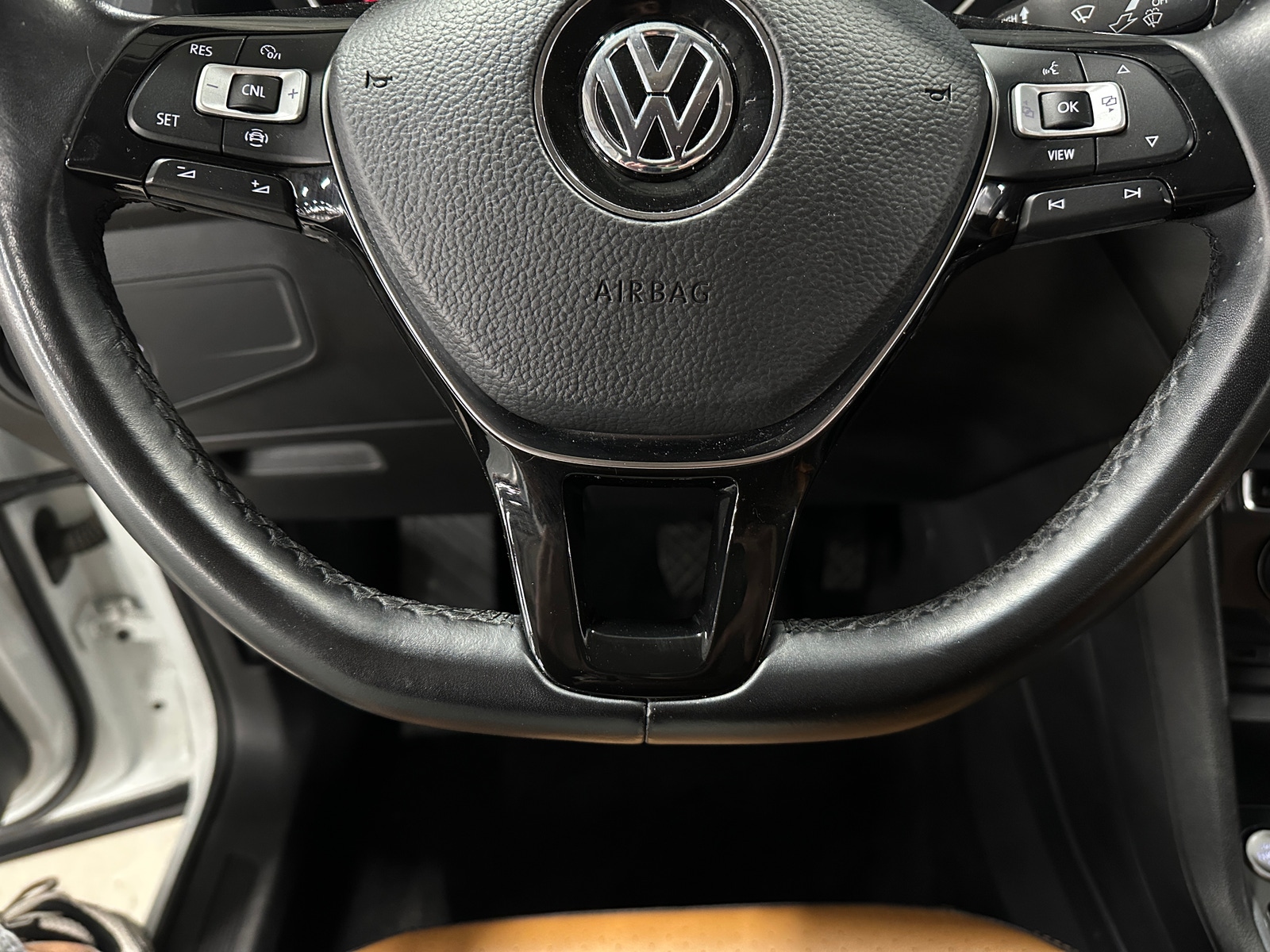 Thumbnail: 2019 Volkswagen Tiguan - 4