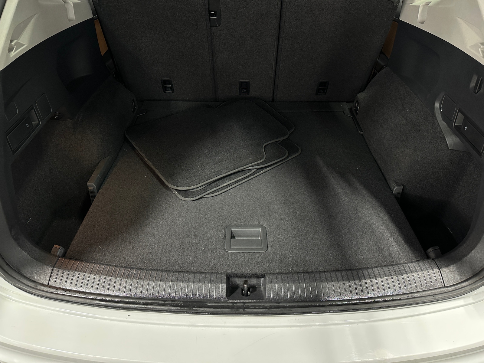 Thumbnail: 2019 Volkswagen Tiguan - 6