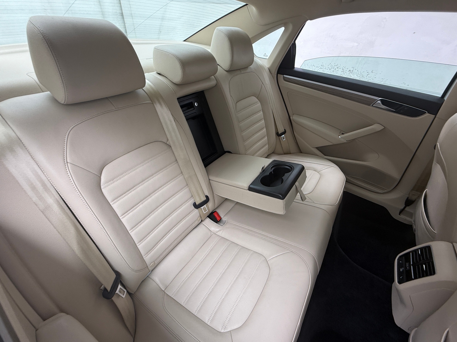Thumbnail: 2017 Volkswagen Passat - 5