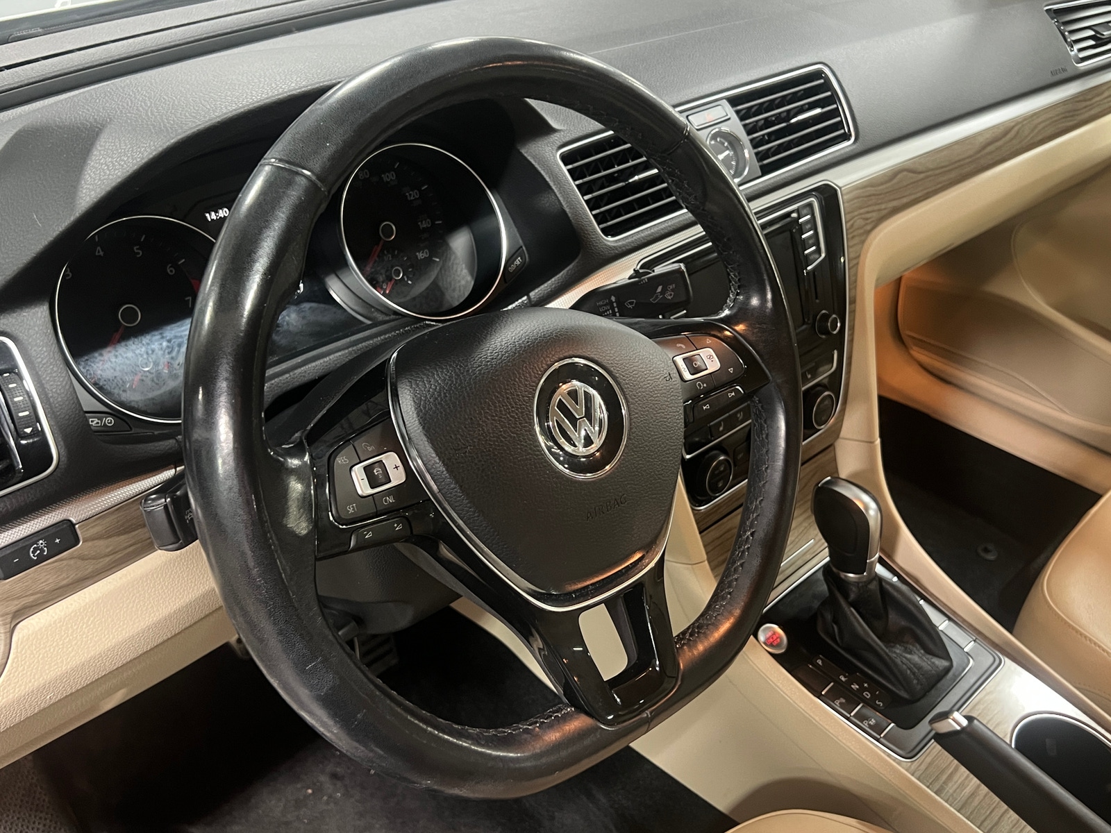 Thumbnail: 2017 Volkswagen Passat - 4